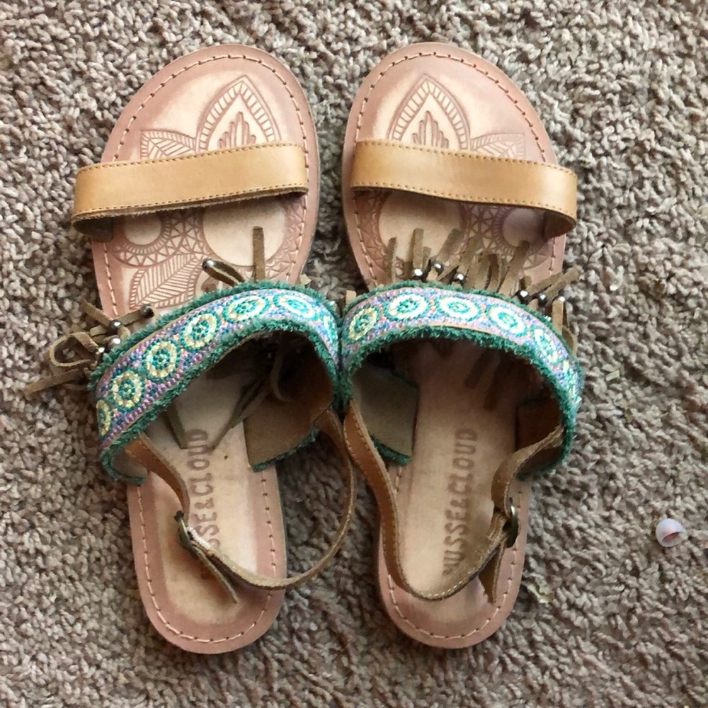BRAND NEW!!!! never worn!!! boho sandles very chic